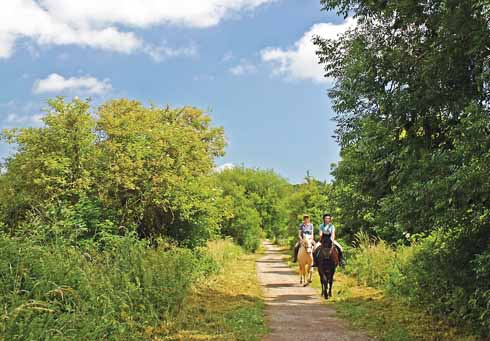 810edTrailway5 Approaching the Wilson Haines footbridge over the River Stour near Sturminster Newton