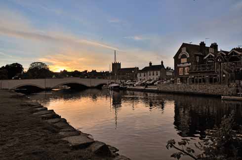 Evening falls on Wareham Quay