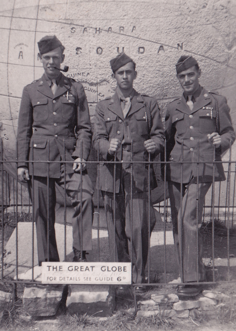 910edSwanage4 The arrival of American troops had a major effect on Swanage. Here three GIs in ‘walking out’ uniforms have somehow got inside the railings round the Giant Globe.