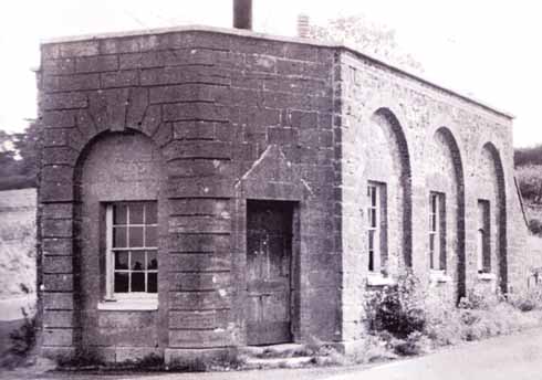 This tollhouse was erected on the north side soon after the tunnel was completed. After the tollgates were removed in 1881, this house was occupied by the tunnel’s lamplighter. It was demolished when the road was widened.