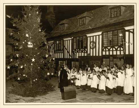 The choir has been a fixture of the Abbey’s Christmas celebrations for hundreds of years. This image shows the scene in the parade 50 years ago.