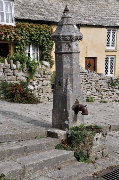 111edAyres3 The impressive village pump dates from the early 1800s. Kingston itself is 400 feet above sea level, so the source of the well-water from which it drew must be artesian.