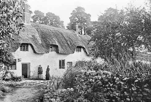 Typical Dorset cottages in the centre of Bincombe, photographed in the 1890s. Their demolition in the 1950s, despite protests, was exactly the sort of destruction that Wamsley Lewis warned against.