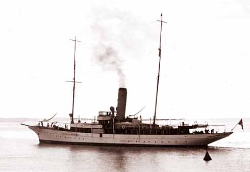 211edMarconi2 The steam yacht Elettra, Marconi’s private floating laboratory. This mobile location played an important part in the evolution of his work, especially in short wave wireless communication.