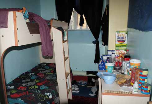 211edPortland3 Most of the living accommodation is single cells but double cells are useful for mentoring. Prisoners can buy their own food from the canteen.