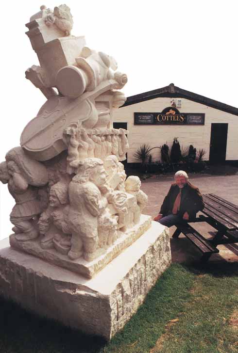 311edWareham2 Ward Bullock alongside the statue he commissioned to celebrate the markets of Wareham