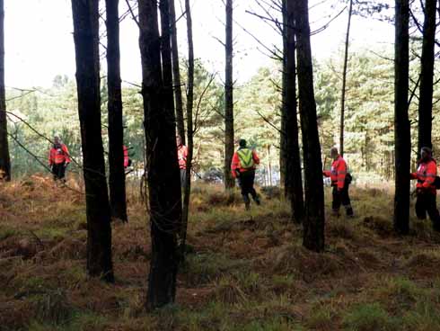 A team from DorSAR tackle a difficult search in woodland