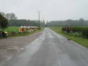 Two shots of the modern road between Azincourt (ahead) and Tramecourt (behind) which corresponds to the English forward position (advancing left to right, in the direction of Calais and safety), after some 3 hours of nervous stand-off between the two armies on the morning of the battle. Henry ordered his archers to pull their protective (sharpened) stakes out of the mud, advance about half a kilometre towards the French and then replace them. At both junctures they were unprotected and very vulnerable to attack; a gamble which could have gone