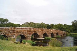 White Mill Bridge is a beautiful bridge of its type and alone is worth the extra footslog