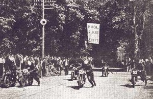 A 350 cc heat gets underway in Bryanston Woods