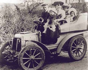 Mary Farquharson and family in the 1901 Panhard-Levassor